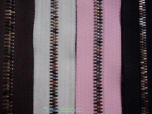 廠家直供金屬拉鏈、尼龍拉鏈、壓塑拉鏈_紡織、皮革_世界工廠網(wǎng)中國(guó)產(chǎn)品信息庫