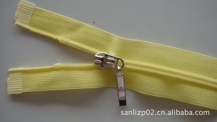 中國拉鏈?zhǔn)笾放?安徽尼龍拉鏈碼裝暢銷海內(nèi)外，探索三力(福建)拉鏈的卓越之路